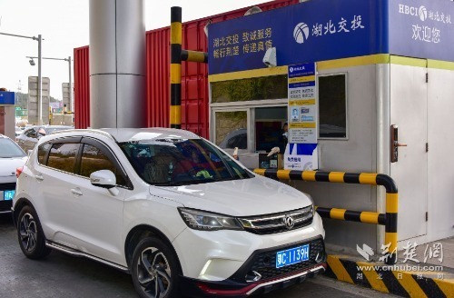 1.車輛平穩(wěn)有序通過(guò)收費(fèi)站口_proc.jpg.jpg