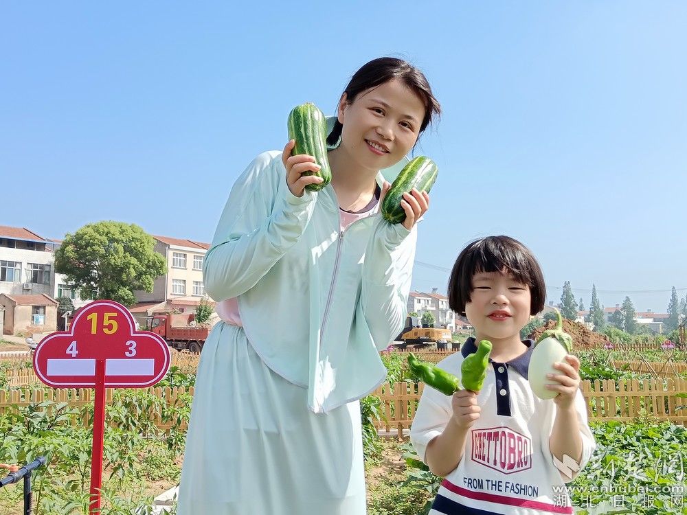 收獲的喜悅。通訊員 程愛(ài)華 攝.jpg.jpg