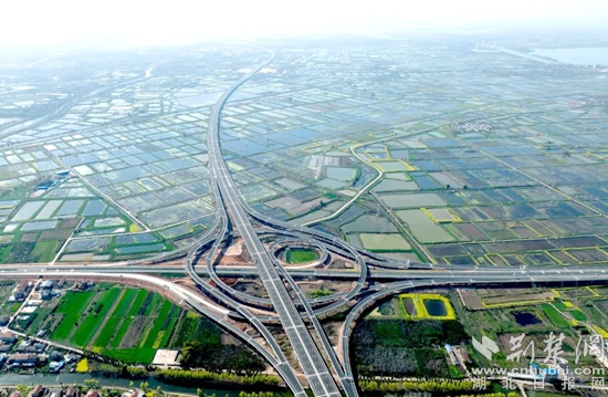 鐵、水、公、空立體式交通運(yùn)輸通道連線成網(wǎng)_副本.jpg