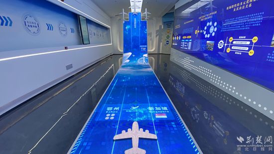 鄂州市臨空經(jīng)濟(jì)區(qū)招商展示中心展廳。記者 胡小軍 攝.jpeg