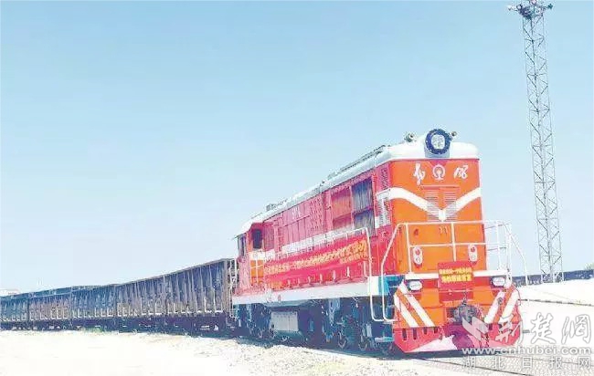 “麻城-寧波舟山港”海鐵聯(lián)運(yùn)班列。(1).jpg