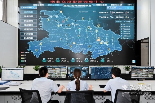 7.建成湖北交投智慧調(diào)度中心，接入全省6000多公里高速路段、1.5萬余路監(jiān)控視頻圖像，實現(xiàn)路網(wǎng)態(tài)勢全感知.jpg.jpg