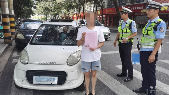 圖1：對情節(jié)輕微的車主，通過寫承諾書方式開展勸誡引導.jpg